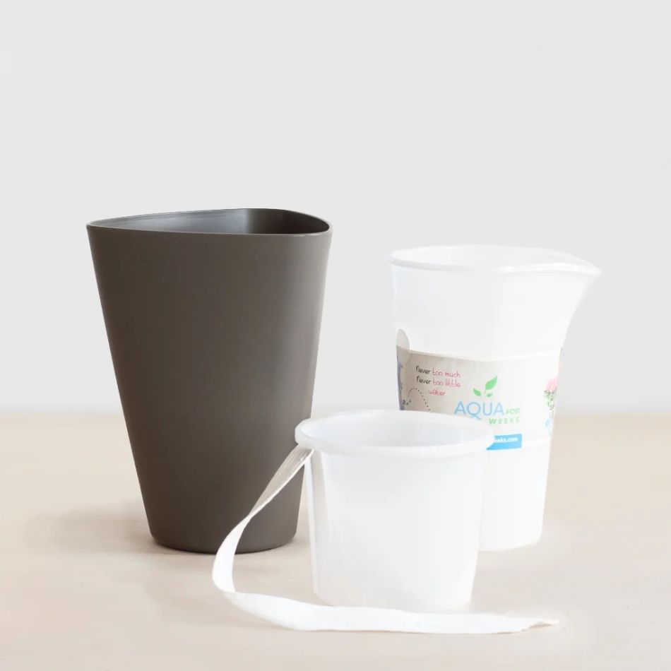 P12-Basel-self-watering-pot-bruin